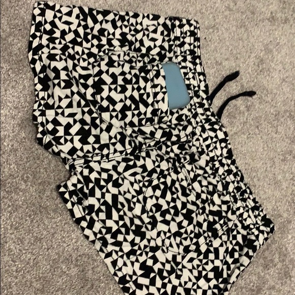 Shorts - Picture 3 of 3